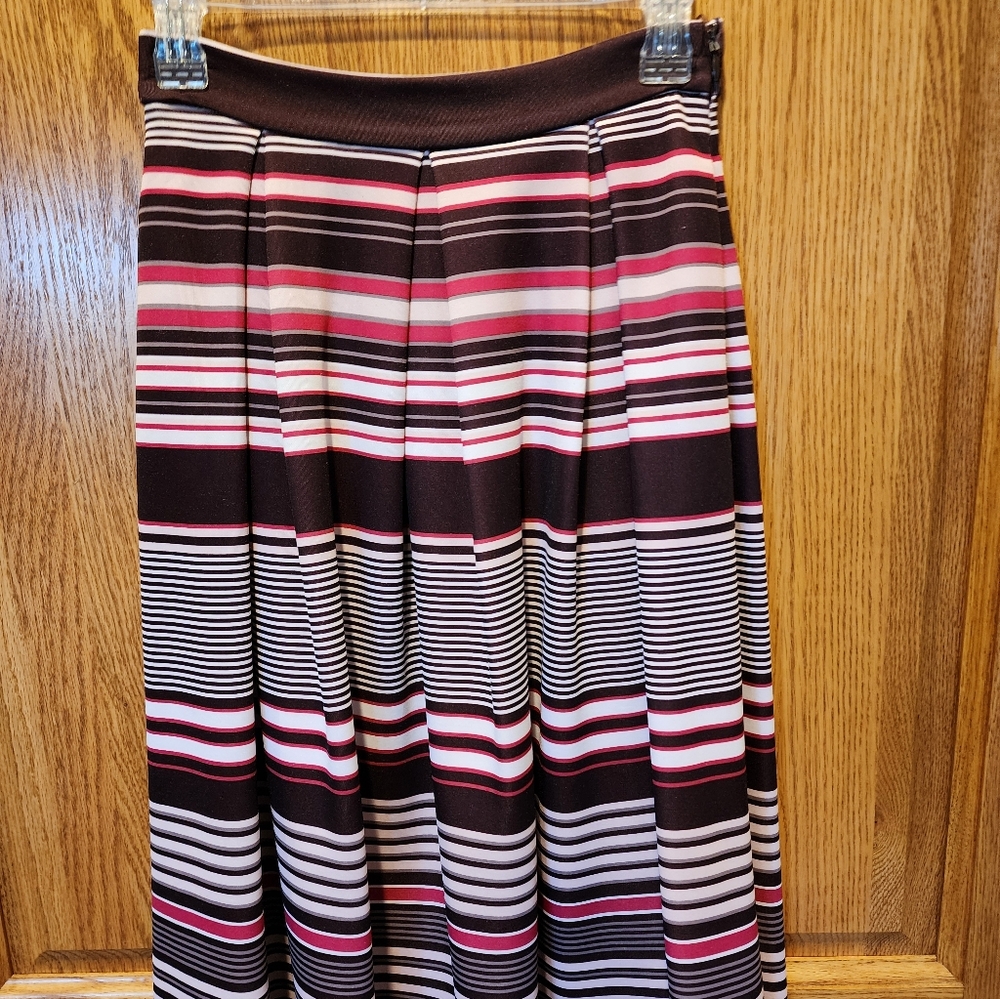 Women's Skirt New York & Company purple pink white burgandy pockets knee length